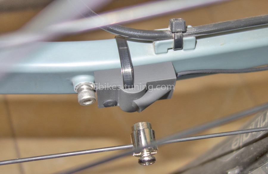 Датчик швидкості з чіпом зняття обмеження швидкості